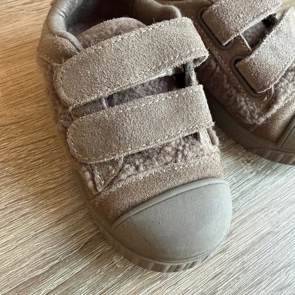 Zara toddler fleece lined sneakers 7 5.6”